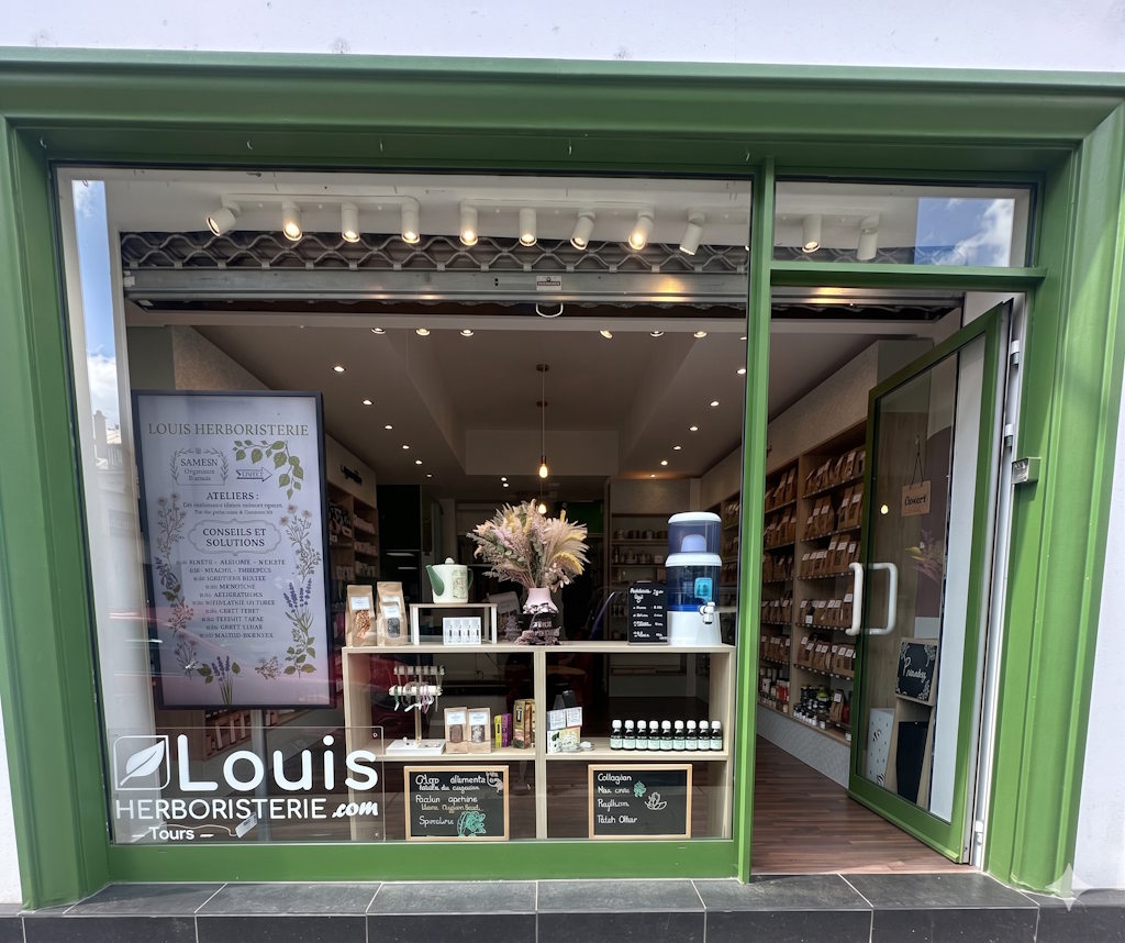 Facade de l'herboristerie Louis à Tours